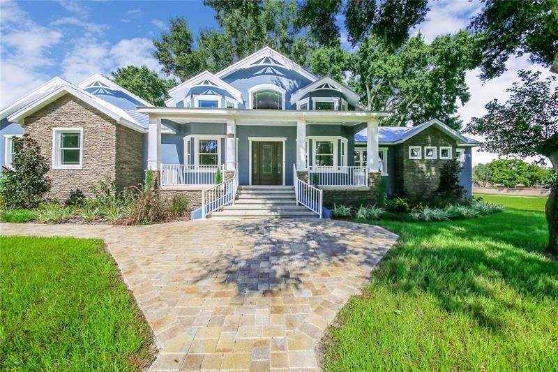 Single Family Homes pour l Vente à 151 LAKEVIEW BOULEVARD Lake Alfred, Floride 33850 États-Unis