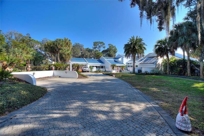 19. Single Family Homes for Sale at 11940 LAKE BUTLER BOULEVARD Windermere, Florida 34786 United States