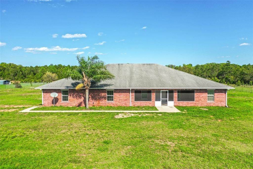 Single Family Homes pour l Vente à 1995 MAYTOWN ROAD Oak Hill, Floride 32759 États-Unis