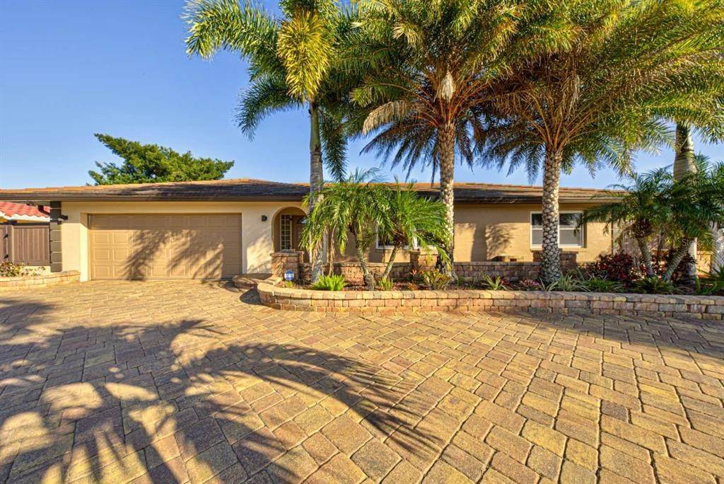 Single Family Homes для того Продажа на 1370 SCORPIOUS COURT 1370 SCORPIOUS COURT Merritt Island, Флорида 32953 Соединенные Штаты