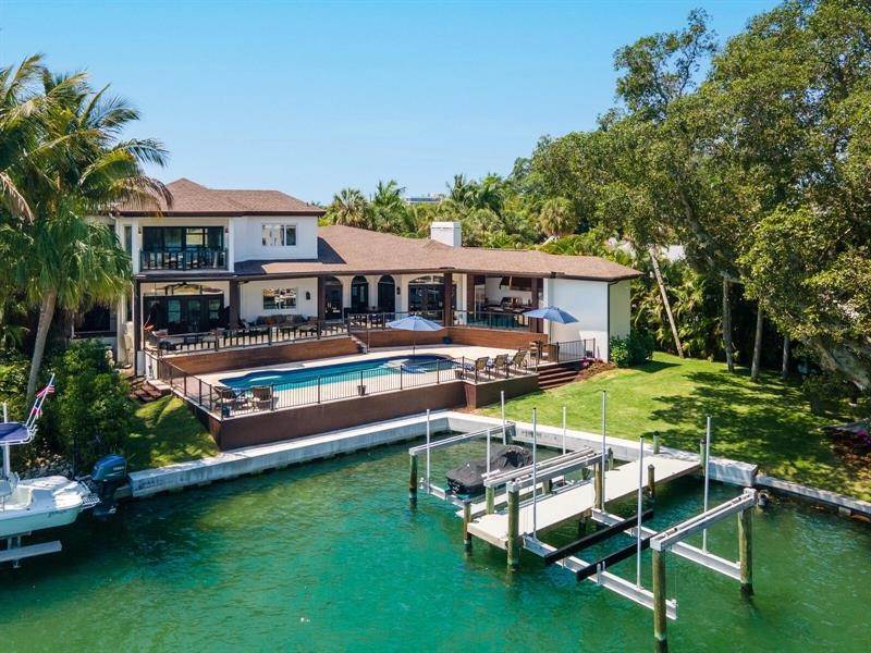Single Family Homes for Sale at 211 TREMONT LANE Sarasota, Florida 34236 United States