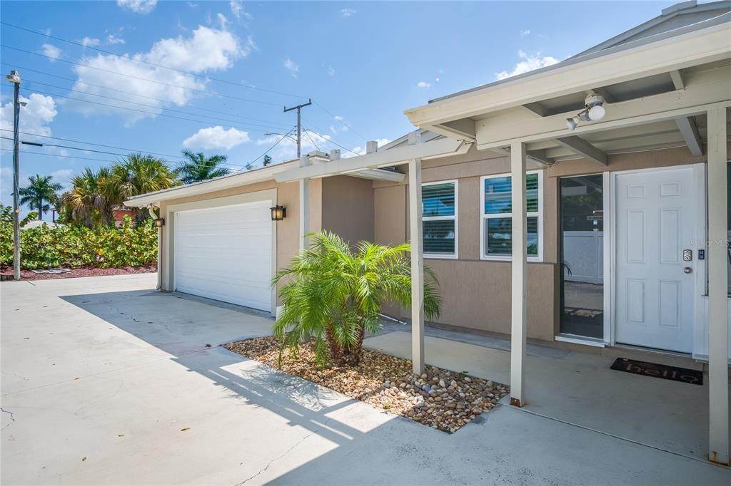 Single Family Homes por un Venta en 144 BAHAMA BOULEVARD Cocoa Beach, Florida 32931 Estados Unidos