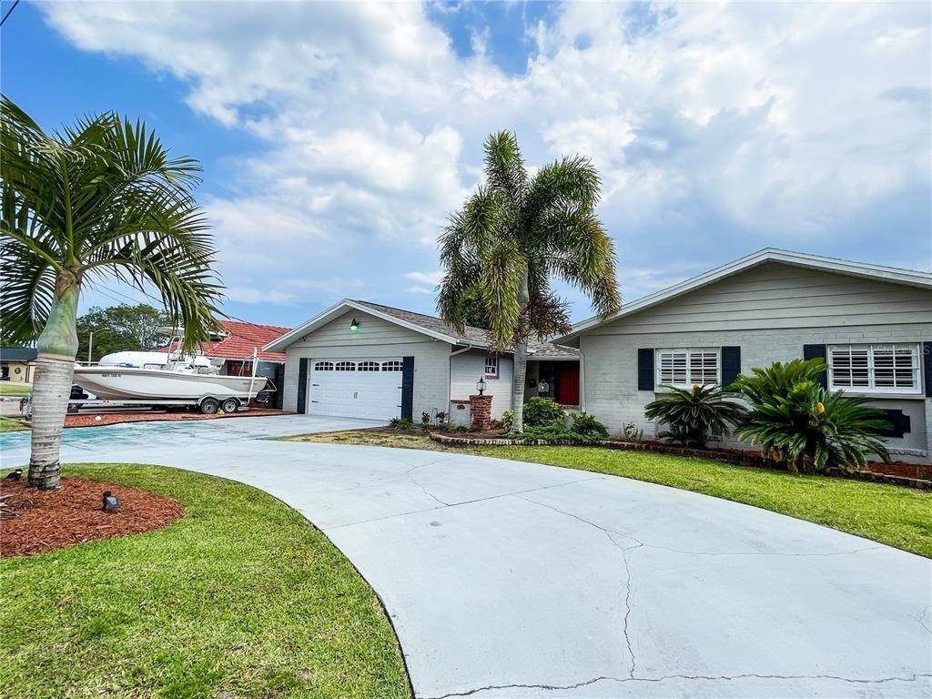 Single Family Homes para Venda às 65 GRANADA AVENUE Merritt Island, Florida 32953 Estados Unidos