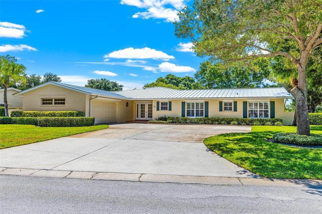 Single Family Homes för Försäljning vid 15 HIBISCUS ROAD Belleair, Florida 33756 Förenta staterna