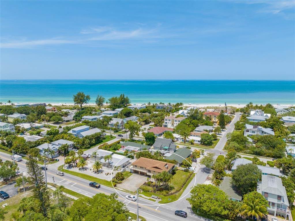 5. Single Family Homes for Sale at 4708 GULF DRIVE Holmes Beach, Florida 34217 United States