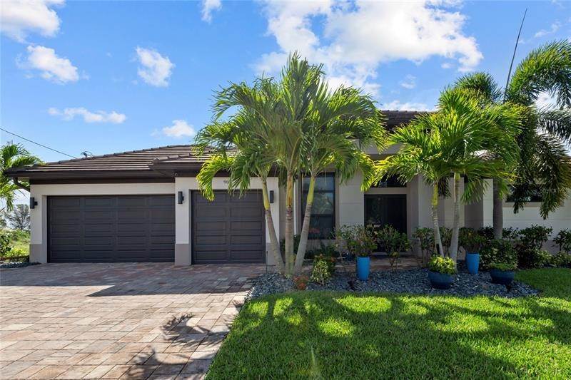 Single Family Homes 为 销售 在 907 OLD BURNT STORE ROAD 凯普珊瑚, 佛罗里达州 33993 美国