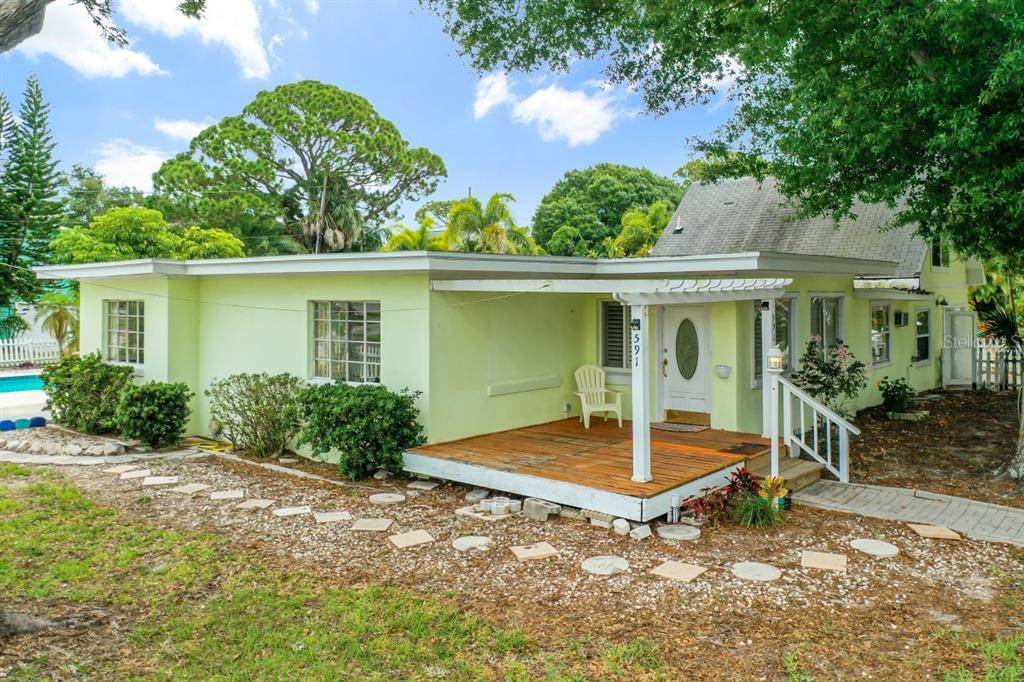 Single Family Homes voor Verkoop op 591 S MAYO STREET Crystal Beach, Florida 34681 Verenigde Staten