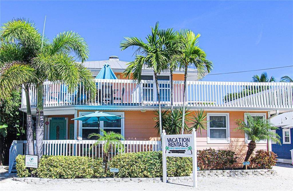 Single Family Homes для того Продажа на 102 S 7TH STREET 1-3 Bradenton Beach, Флорида 34217 Соединенные Штаты