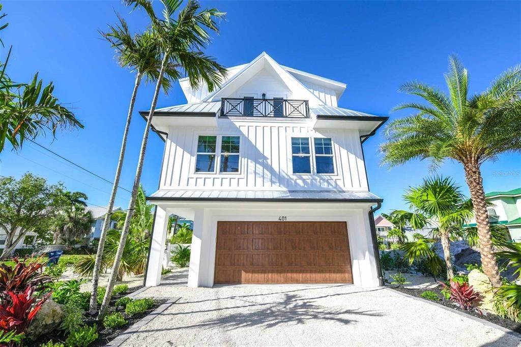 Single Family Homes pour l Vente à 401 20TH PLACE Bradenton Beach, Floride 34217 États-Unis