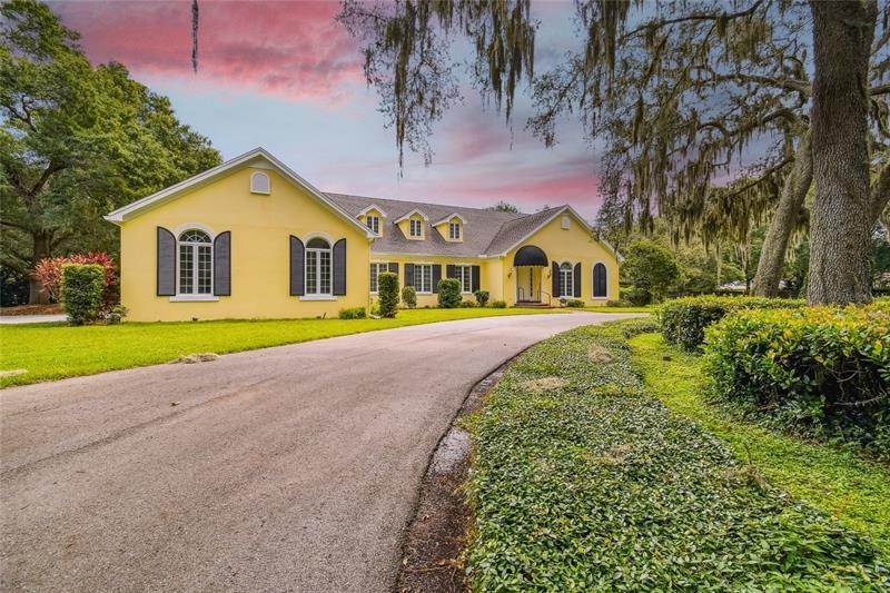 Single Family Homes для того Продажа на 2308 DURANT ROAD Valrico, Флорида 33596 Соединенные Штаты