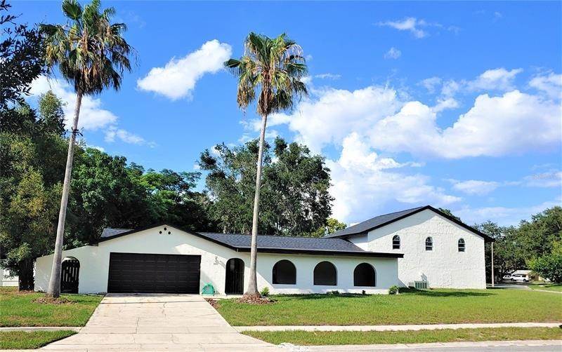 Single Family Homes pour l Vente à 425 AMICK WAY Casselberry, Floride 32707 États-Unis