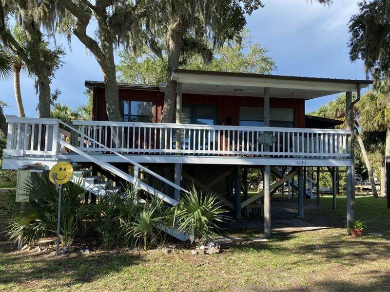 Single Family Homes för Försäljning vid 1141 PALMETTO DRIVE Cedar Key, Florida 32625 Förenta staterna
