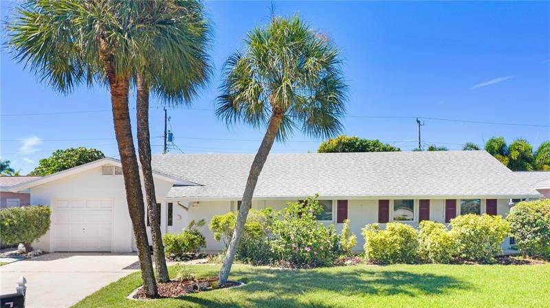 Single Family Homes для того Продажа на 379 HARBOR DRIVE Cape Canaveral, Флорида 32920 Соединенные Штаты