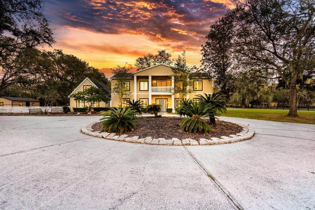 Single Family Homes for Sale at 11514 S COUNTY ROAD 39 HIGHWAY Lithia, Florida 33547 United States