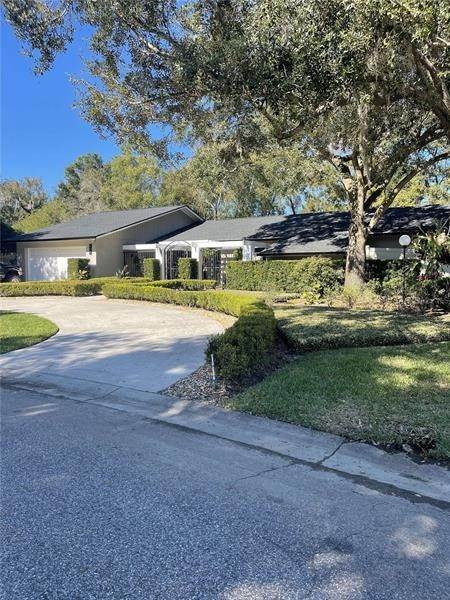 Single Family Homes för Försäljning vid 702 ROB ROY PLACE Temple Terrace, Florida 33617 Förenta staterna