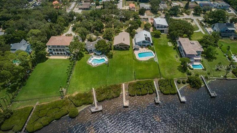 Single Family Homes för Försäljning vid 860 S FLORIDA AVENUE Tarpon Springs, Florida 34689 Förenta staterna