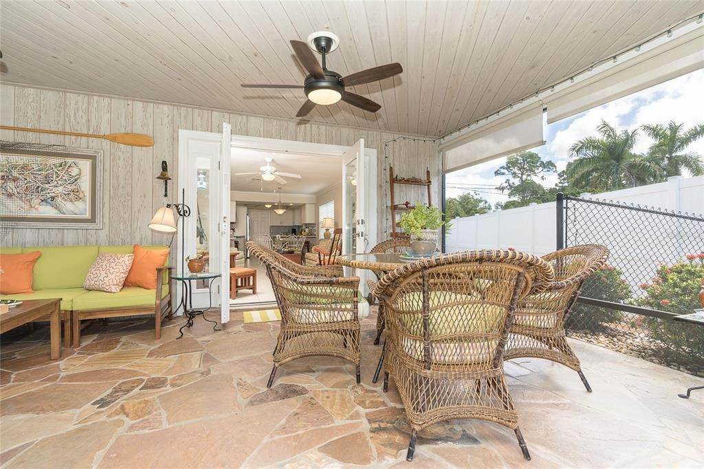 15. Single Family Homes for Sale at 1231 BAYSHORE DRIVE Englewood, Florida 34223 United States