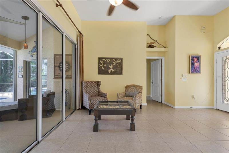8. Single Family Homes for Sale at 43 LONG MEADOW COURT Rotonda West, Florida 33947 United States