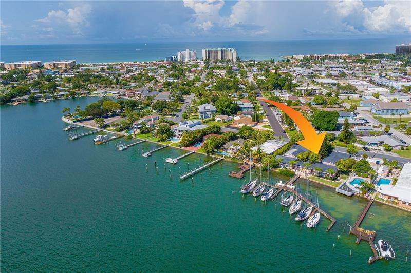 Residential Inkomen voor Verkoop op 7201 BAY STREET St. Pete Beach, Florida 33706 Verenigde Staten
