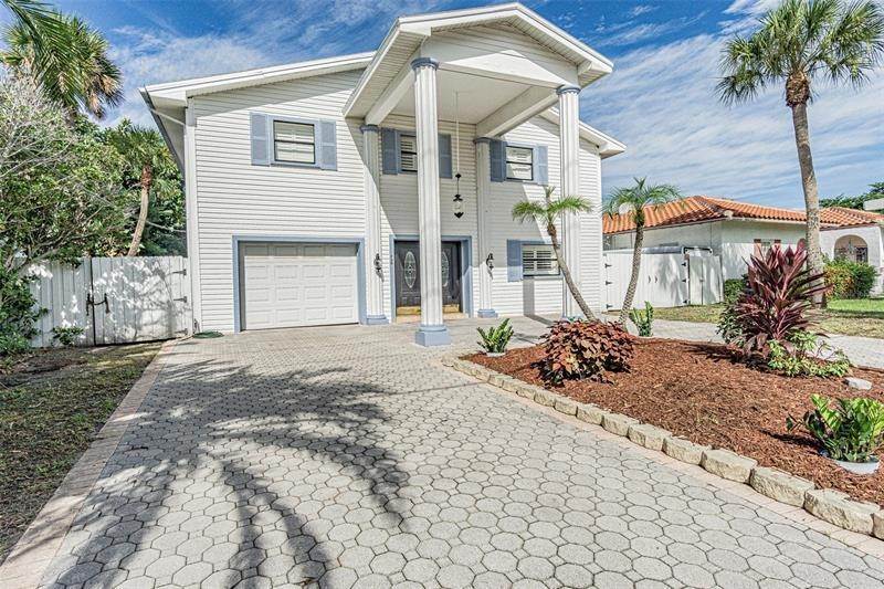 Single Family Homes för Försäljning vid 738 MANDALAY Avenue Clearwater Beach, Florida 33767 Förenta staterna