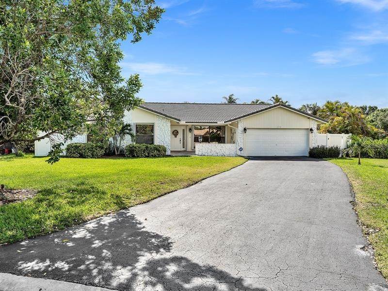 Single Family Homes voor Verkoop op 175 NW 108TH AVENUE Coral Springs, Florida 33071 Verenigde Staten