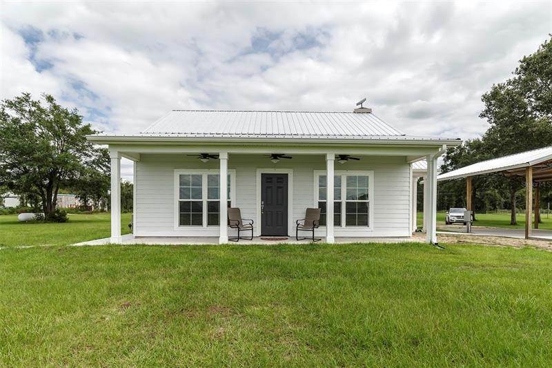 7. Single Family Homes for Sale at 3923 NW SQUIRES LANE Jasper, Florida 32052 United States