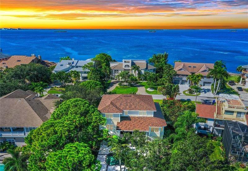 Single Family Homes για την Πώληση στο 897 POINT SEASIDE DRIVE Crystal Beach, Φλοριντα 34681 Ηνωμένες Πολιτείες