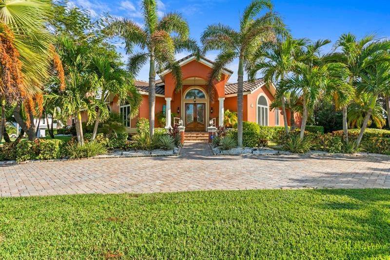 Single Family Homes для того Продажа на 1405 GULF BOULEVARD Belleair Beach, Флорида 33786 Соединенные Штаты