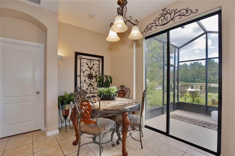 16. Single Family Homes for Sale at 2140 CASCADES COVE DRIVE Orlando, Florida 32820 United States