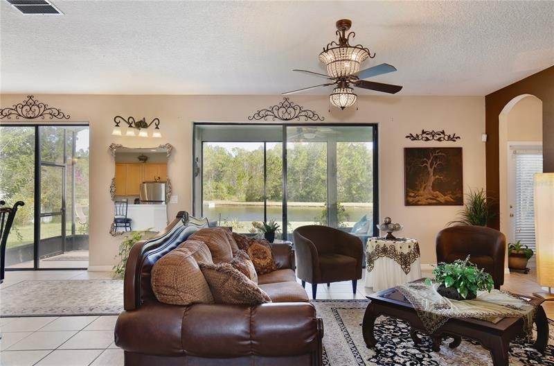 11. Single Family Homes for Sale at 2140 CASCADES COVE DRIVE Orlando, Florida 32820 United States