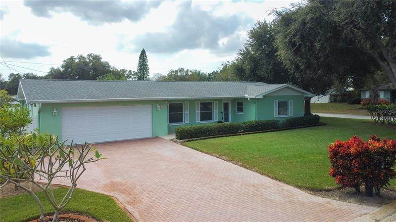 Single Family Homes 为 销售 在 2354 LANAI AVENUE Belleair Bluffs, 佛罗里达州 33770 美国