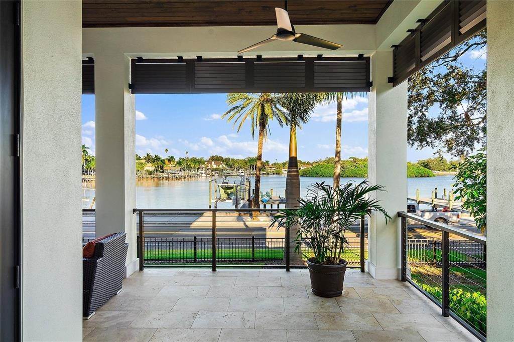 17. Single Family Homes for Sale at 2030 COFFEE POT BOULEVARD St. Petersburg, Florida 33704 United States