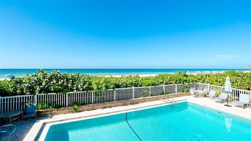 7. Single Family Homes for Sale at 102 68TH STREET 102 Holmes Beach, Florida 34217 United States