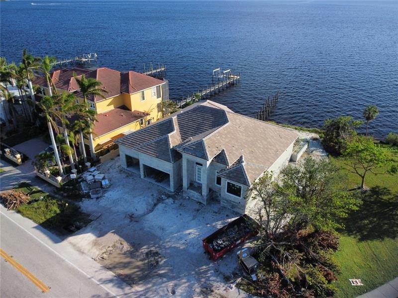 4. Single Family Homes for Sale at 4488 HARBOR BOULEVARD Port Charlotte, Florida 33952 United States
