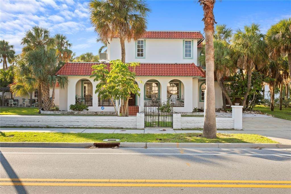 5. Single Family Homes for Sale at 2812 PASS A GRILLE WAY St. Pete Beach, Florida 33706 United States