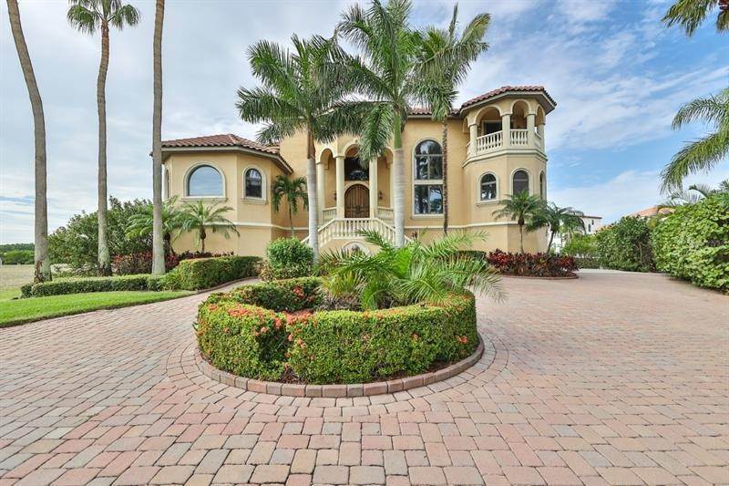 Single Family Homes för Försäljning vid 1009 PIANO LANE Apollo Beach, Florida 33572 Förenta staterna