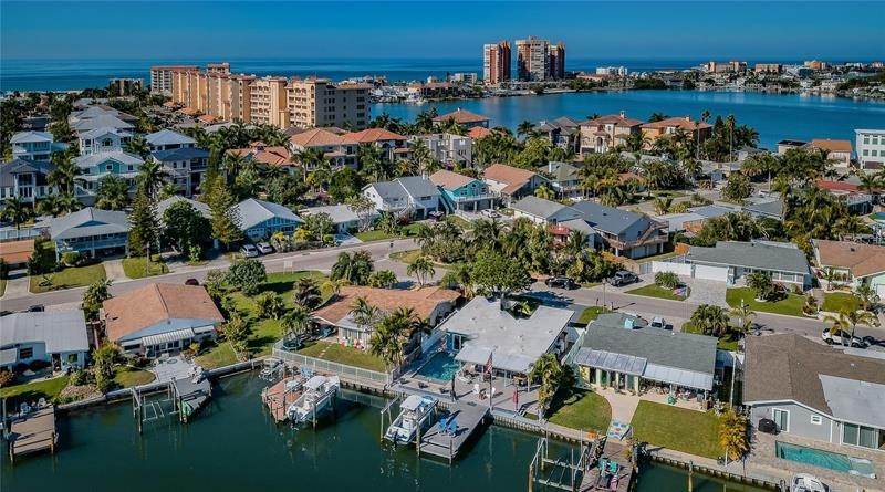 11. Single Family Homes for Sale at 17703 LONG POINT DRIVE Redington Shores, Florida 33708 United States