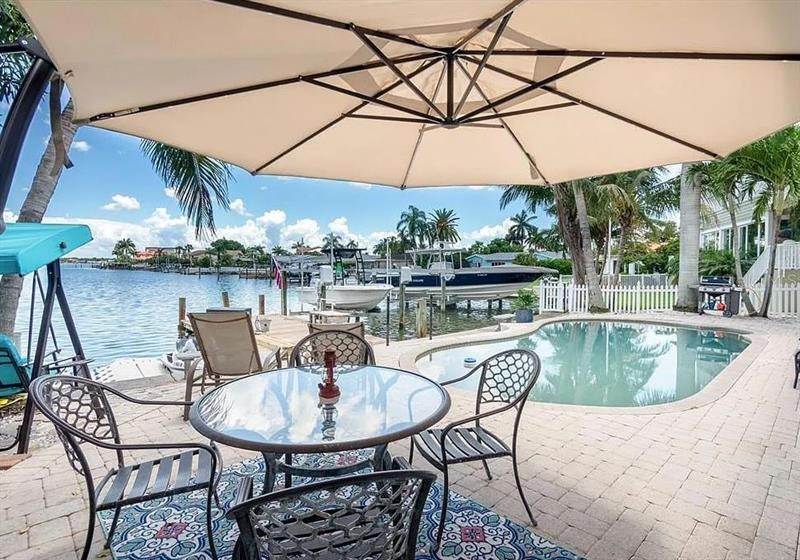 9. Single Family Homes for Sale at 17323 KENNEDY DRIVE North Redington Beach, Florida 33708 United States