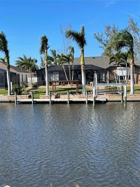 6. Single Family Homes for Sale at 8384 Antwerp CIRCLE Port Charlotte, Florida 33981 United States