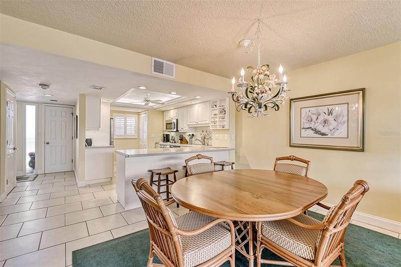 8. Single Family Homes for Sale at 6480 MIDNIGHT PASS ROAD 503 Sarasota, Florida 34242 United States