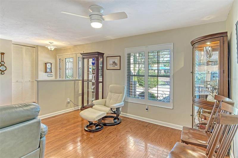 6. Single Family Homes for Sale at 1287 WHITEHALL PLACE Sarasota, Florida 34242 United States