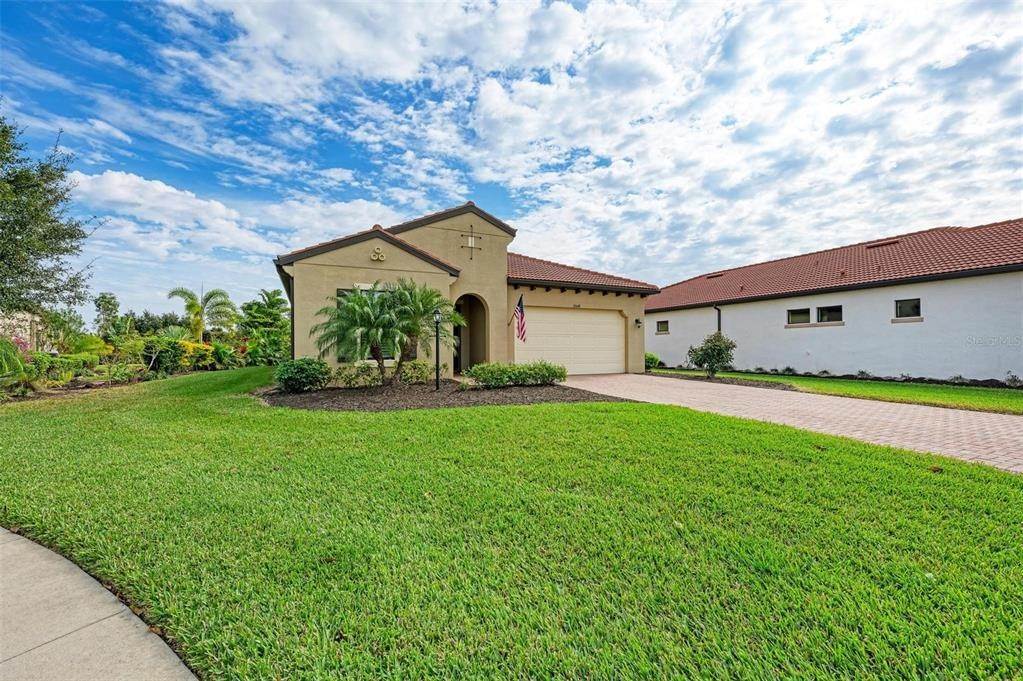 5. Single Family Homes for Sale at 10648 GLENCORSE TERRACE Bradenton, Florida 34211 United States