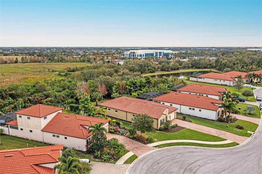 4. Single Family Homes for Sale at 10648 GLENCORSE TERRACE Bradenton, Florida 34211 United States