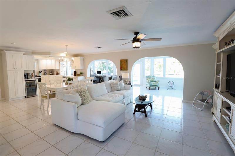 11. Single Family Homes for Sale at 4418 DOLPHIN LANE Palmetto, Florida 34221 United States