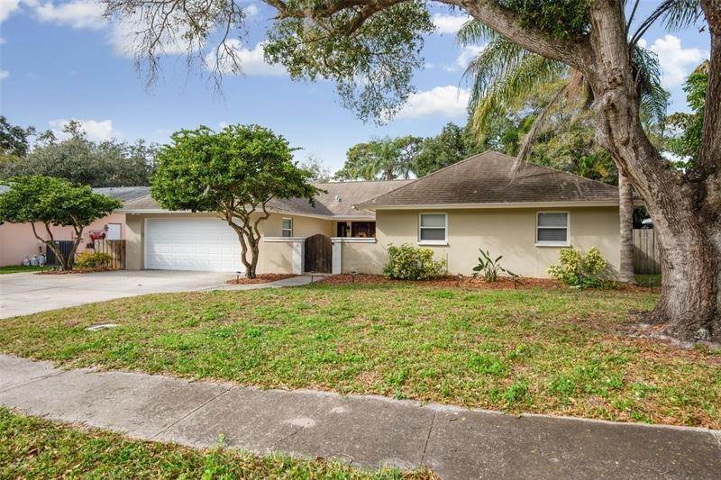 3. Single Family Homes for Sale at 1880 OAK FOREST DRIVE Clearwater, Florida 33759 United States