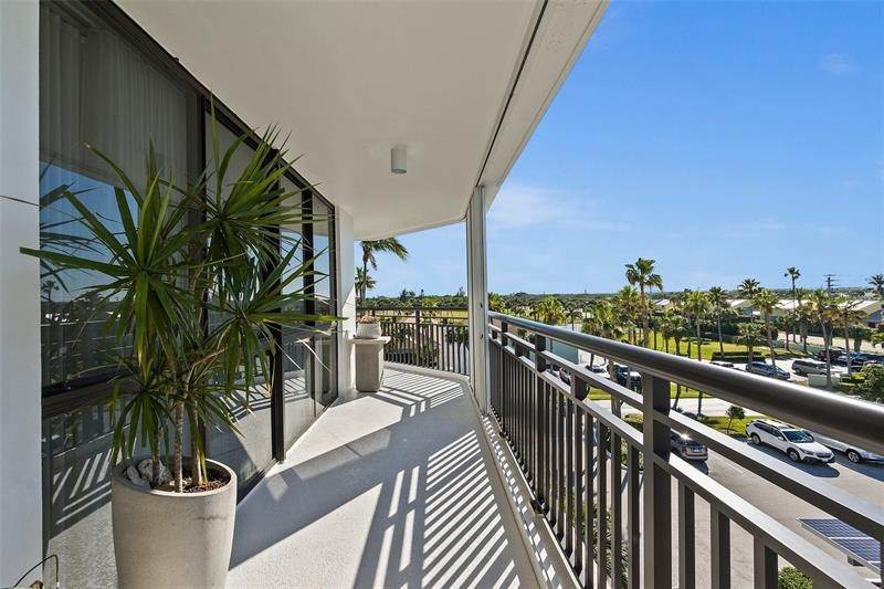 6. Single Family Homes for Sale at 2800 N HIGHWAY A1A 408 Hutchinson Island, Florida 34949 United States