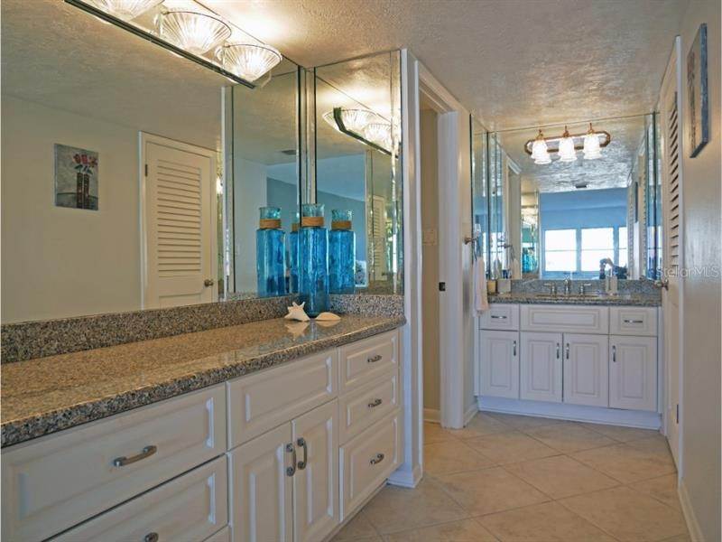 15. Single Family Homes for Sale at 1621 GULF BOULEVARD 808 Clearwater Beach, Florida 33767 United States