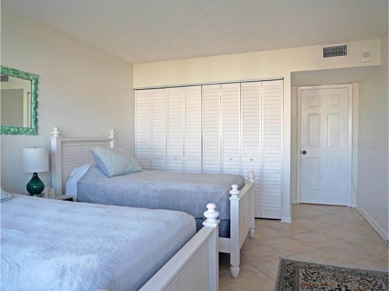 19. Single Family Homes for Sale at 1621 GULF BOULEVARD 808 Clearwater Beach, Florida 33767 United States