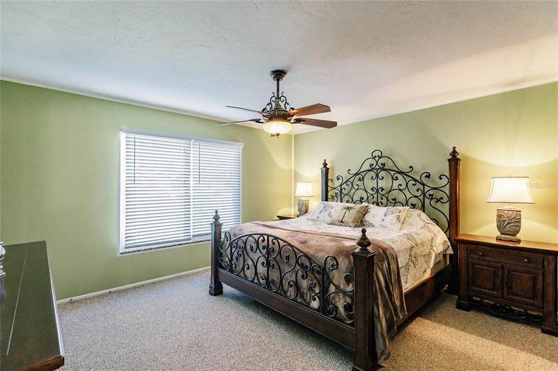 16. Single Family Homes for Sale at 912 72ND STREET Bradenton, Florida 34209 United States