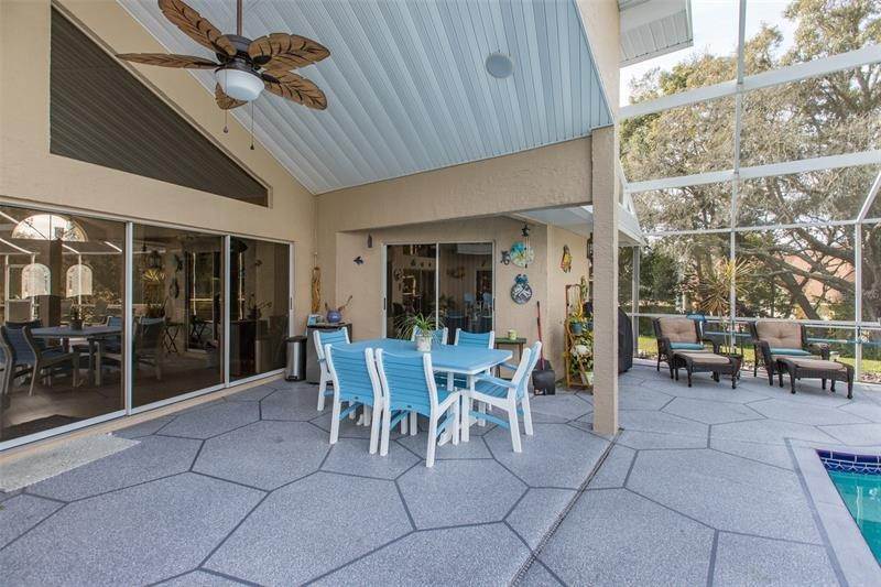14. Single Family Homes for Sale at 14039 DEER TRAIL DRIVE Hudson, Florida 34667 United States